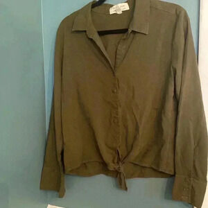 Anthropologie - cloth & stone olive green women’s collar button down tie front M